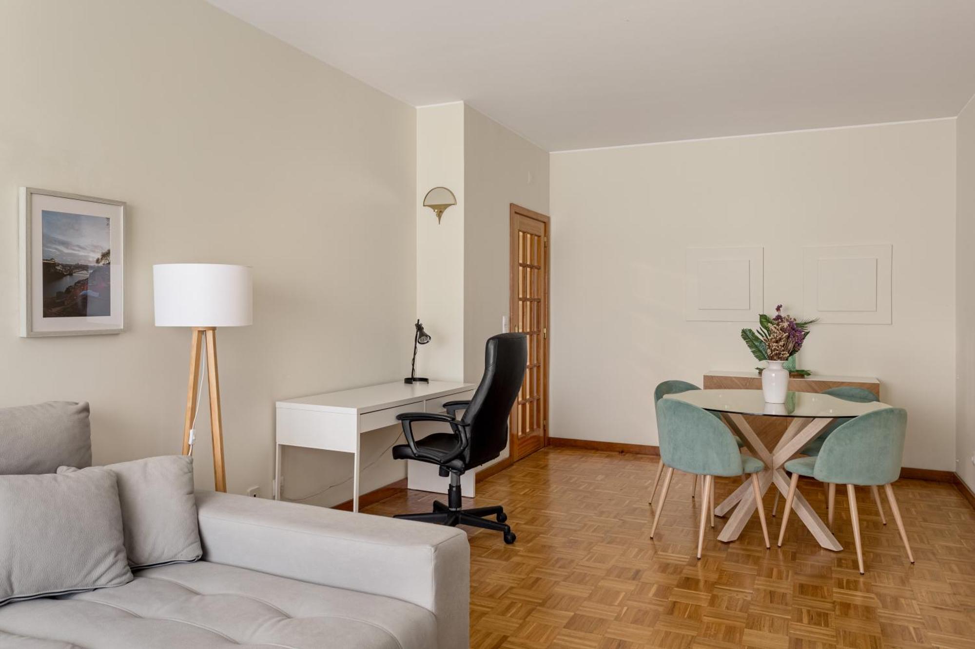 Joivy Stylish City Centre Flat With Parking Maia  Bagian luar foto