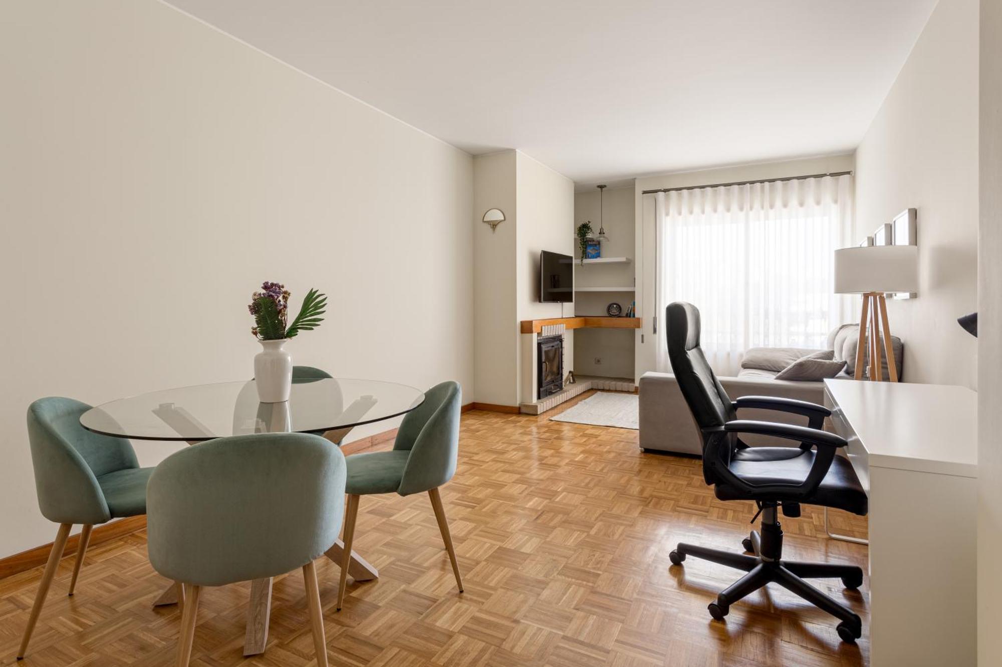 Joivy Stylish City Centre Flat With Parking Maia  Bagian luar foto