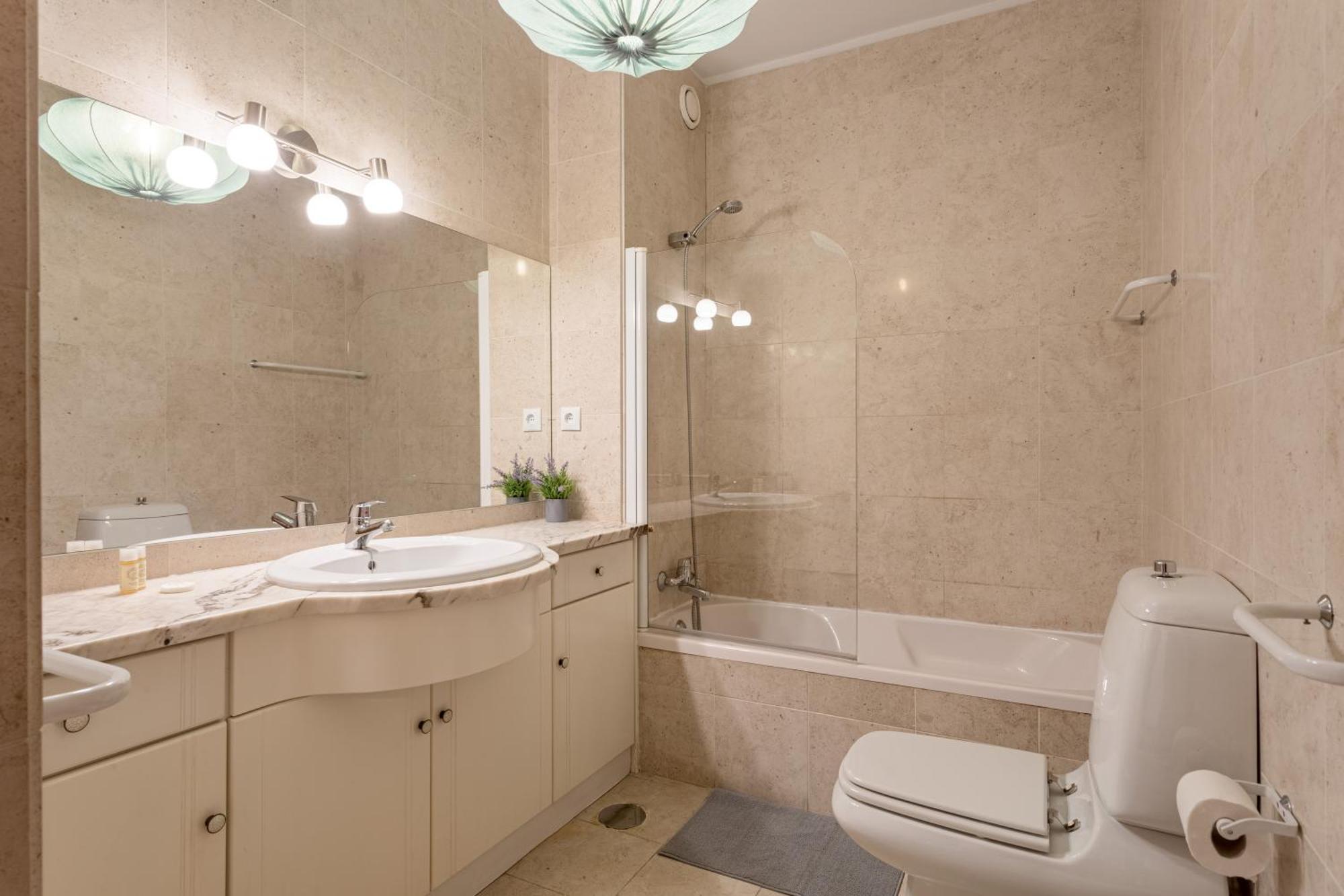 Joivy Stylish City Centre Flat With Parking Maia  Bagian luar foto